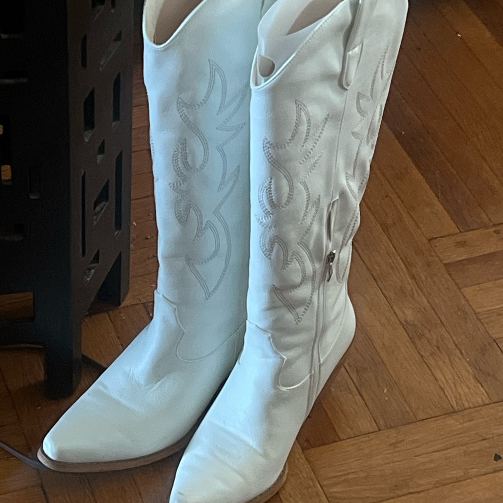 White Western-Style Women's Boots